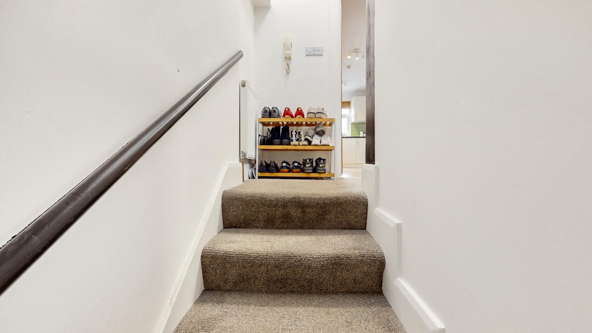 			3 Bedroom, 1 bath, 1 reception Flat			 Willesden Lane, Kilburn